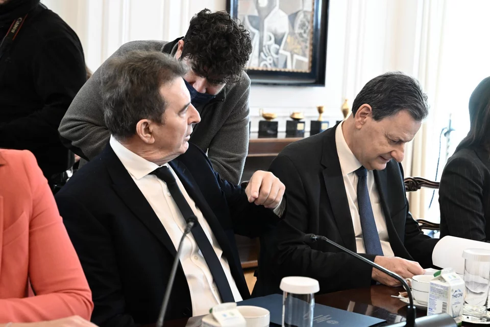 Ο υπουργός Προστασίας του Πολίτη Μιχάλης Χρυσοχοΐδης δίπλα στον Θόδωρο Σκυλακάκη / Φωτογραφία: