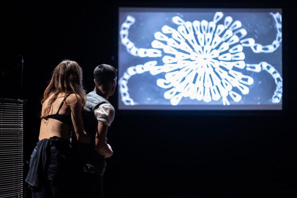 Η Ιωάννα Παρασκευοπούλου και ο Γιώργος Κοτσιφάκης στο «MOSS» / Πηνελόπη Γερασίμου