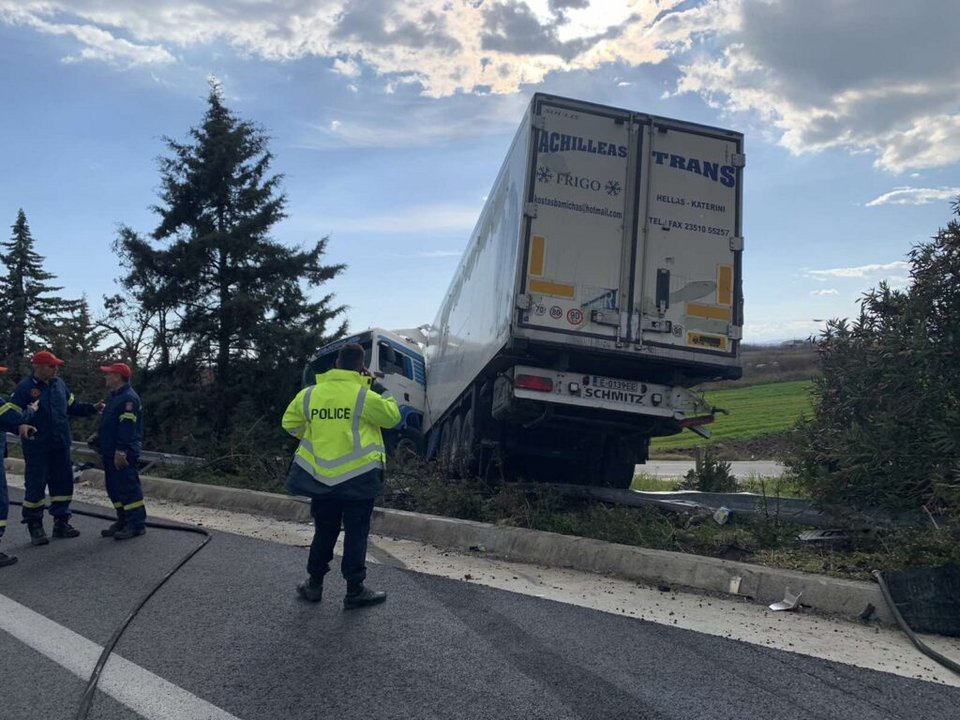 Εκτροπή νταλίκας στη Λάρισα /