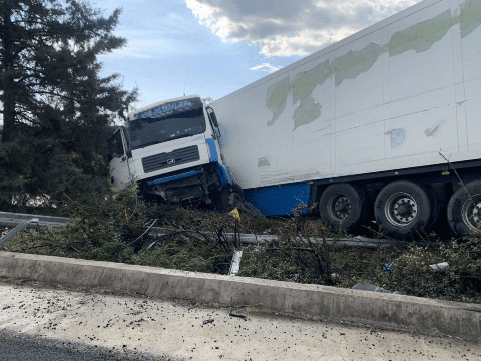 Εκτροπή νταλίκας στη Λάρισα /