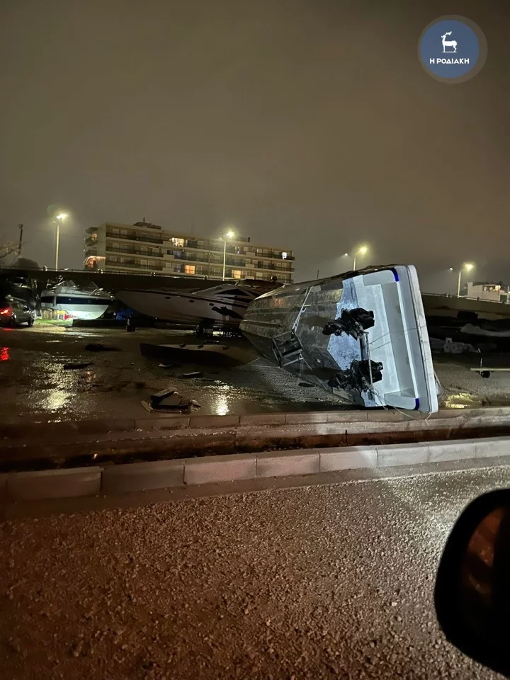 Ζημιές από ανεμοστρόβιλο στη Ρόδο