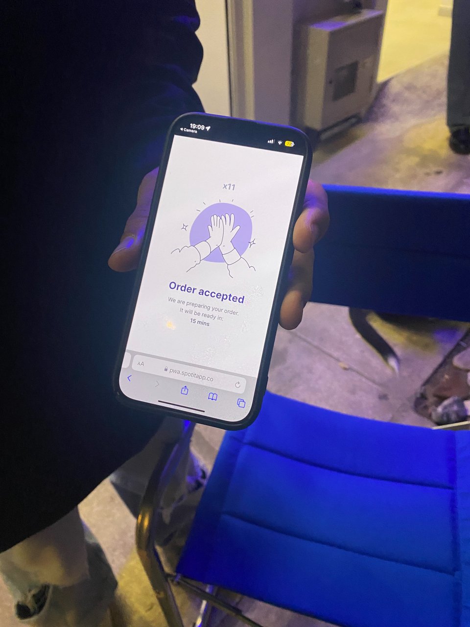 Η ολοκλήρωση της παραγγελίας μας στο smartphone  / Φωτογραφία: Μάνος Λειβαδάρος/iefimerida