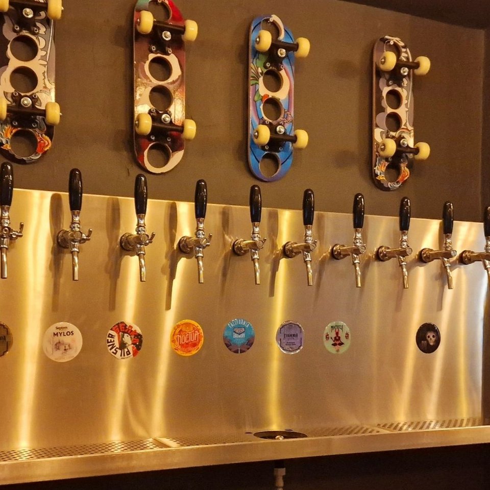 Τα βρυσάκια στο taproom The Leaky Tap στον Πειραιά / Φωτογραφία: theleakytap.gr