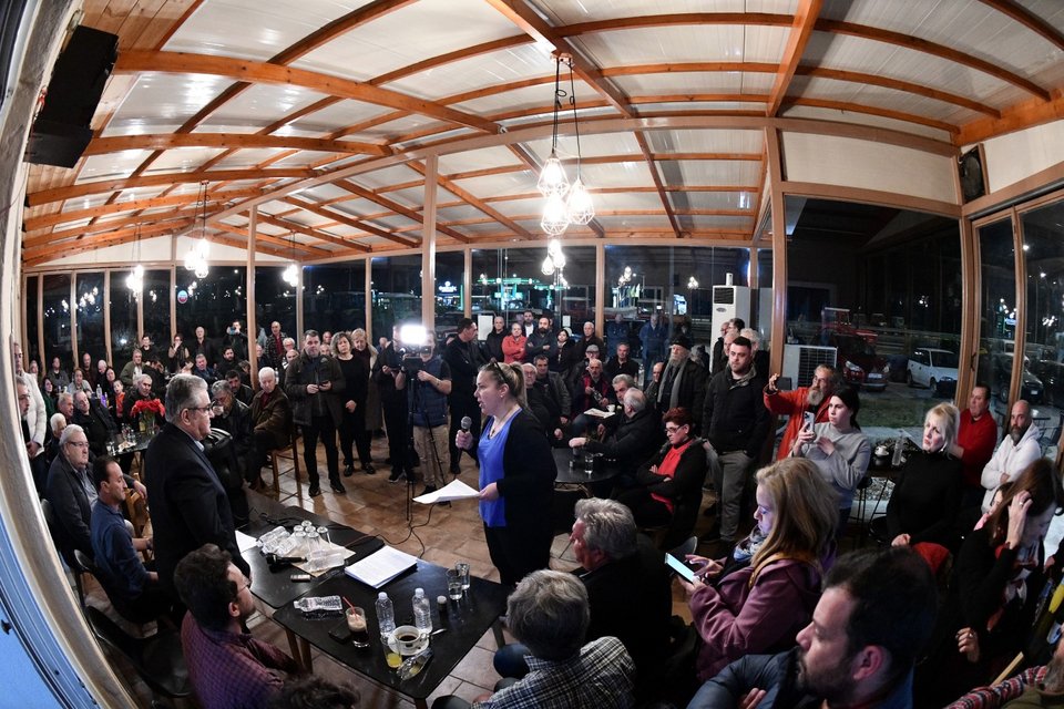 Ο γενικός γραμματέας του ΚΚΕ μιλάει σε μπλόκο αγροτών / Φωτογραφία: Eurokinissi