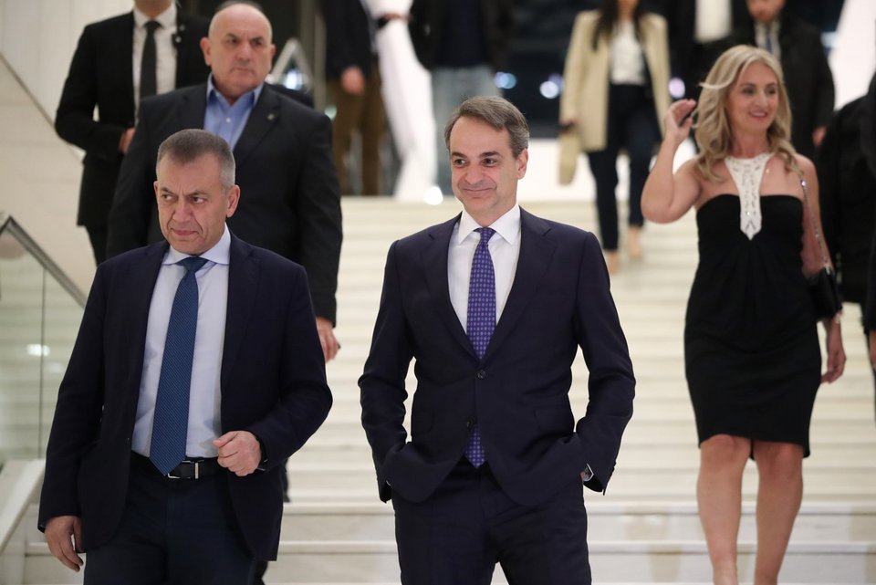 Ο πρωθυπουργός και αριστερά του ο υπουργός Αθλητισμού Γιάννης Βρούτσης / Φωτογραφία: Eurokinissi-ΣΤΕΛΙΟΣ ΣΤΕΦΑΝΟΥ