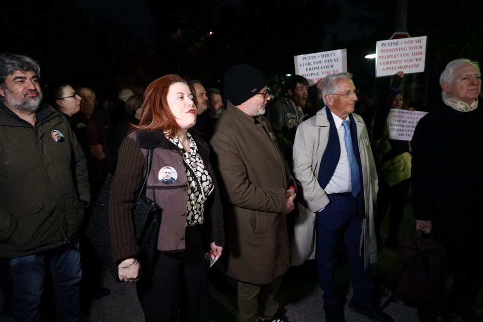 διαμαρτυρία στη ρωσική πρεσβεία για τον θάνατο του Αλεξέι Ναβάλνι
