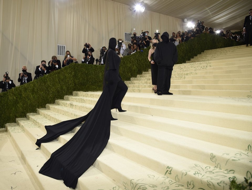 Η Κιμ Καρντάσιαν με Balenciaga στο Met Gala