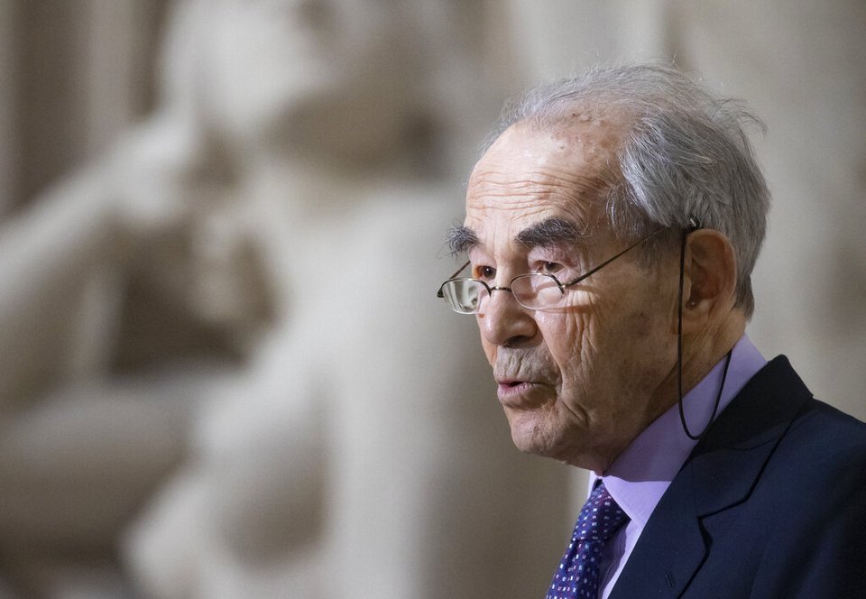 Ο Ρομπέρ Μπαντεντέρ, ο υπουργός Δικαιοσύνης των κυβερνήσεων του Φρανσουά Μιτεράν που κατήργησε την θανατική ποινή στην Γαλλία το 1981, πέθανε την νύχτα σε ηλικία 95 ετών