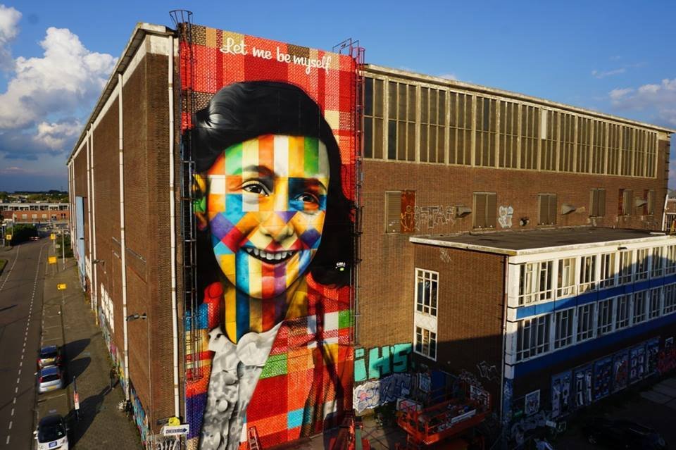 Mural με την Άννα Φρανκ στα παλιά ναυπηγεία που πλέον έχουν μετατραπεί σε κόμβο πολιτισμού