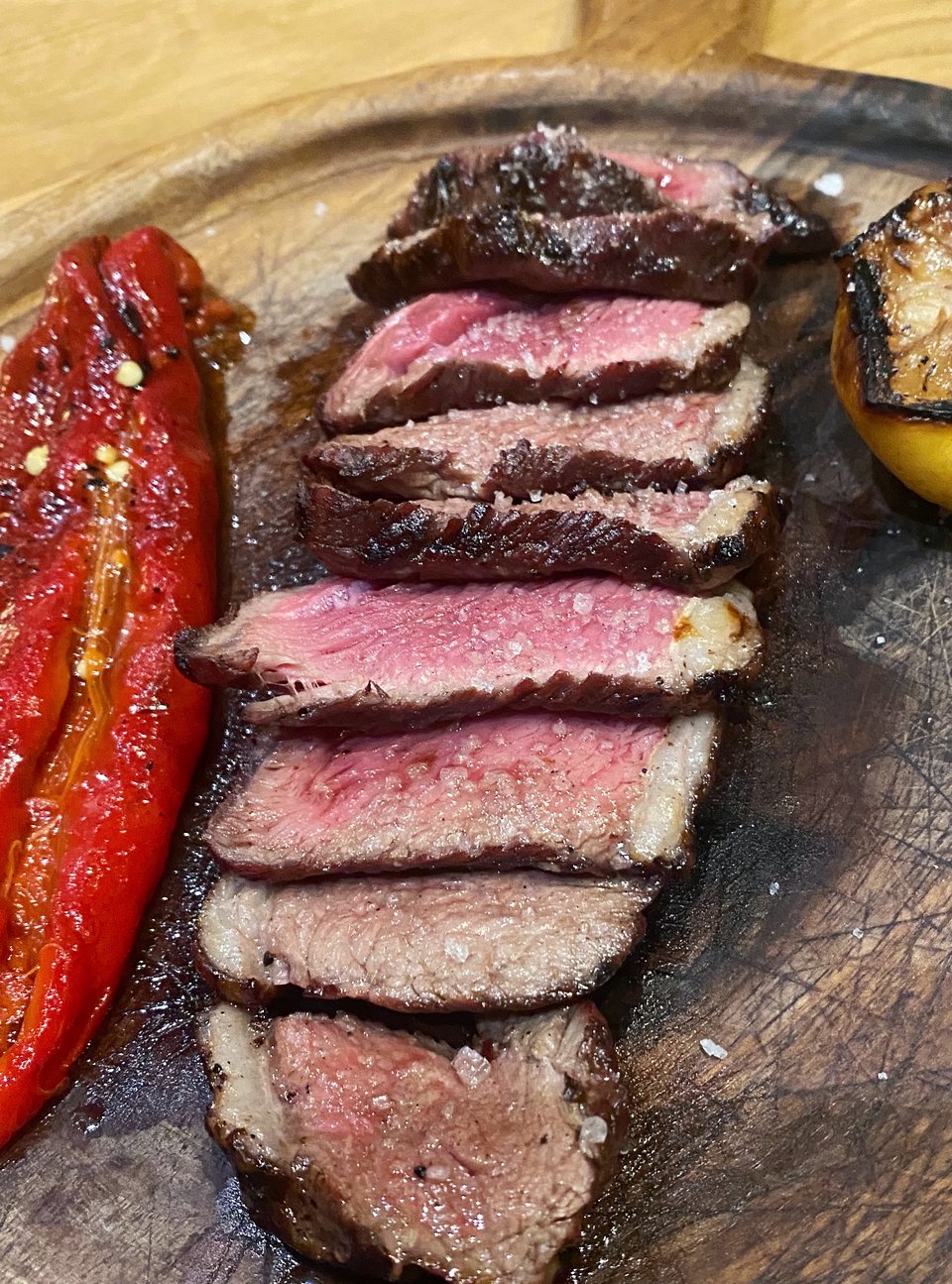 Πικάνια με χοντρό αλάτι και πιπεριά φλωρίνης / Φωτογραφία: Μάνος Λειβαδάρος/iefimerida