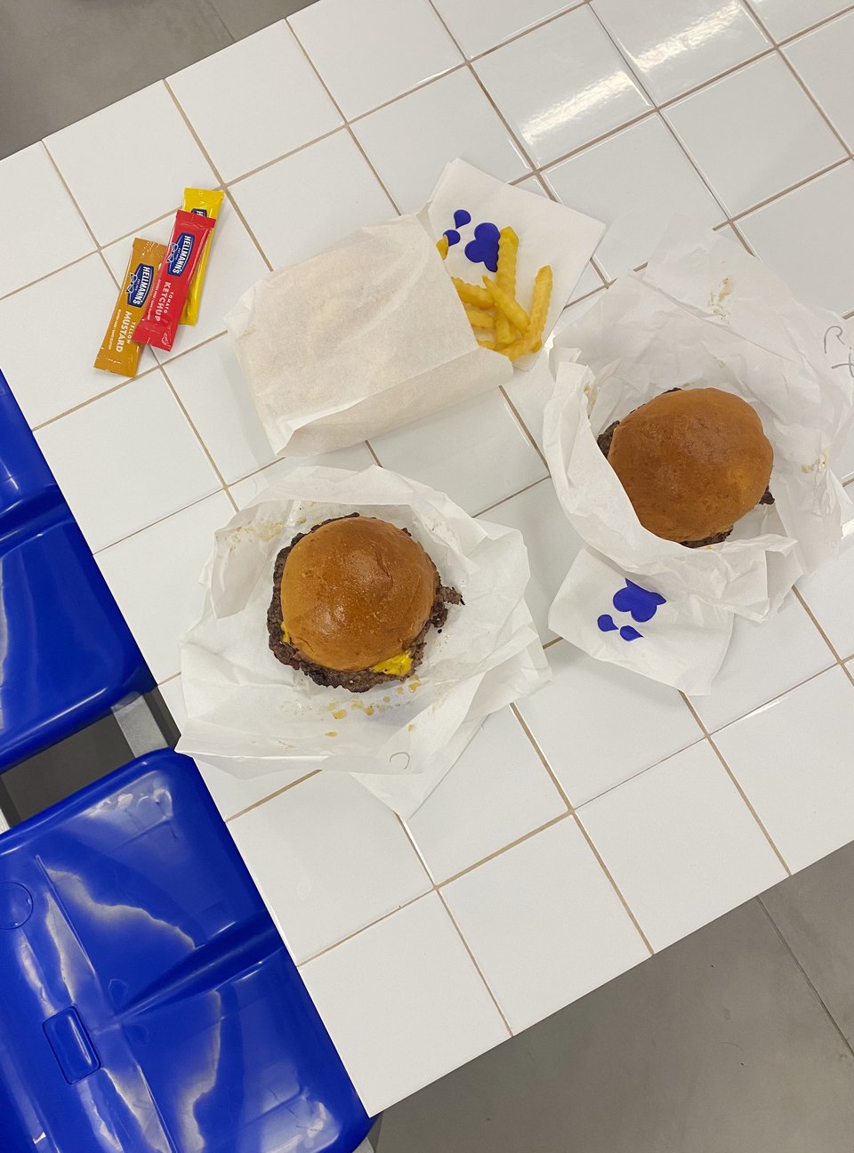 Τα burgers του World x11 / Φωτογραφία: Μάνος Λειβαδάρος/iefimerida