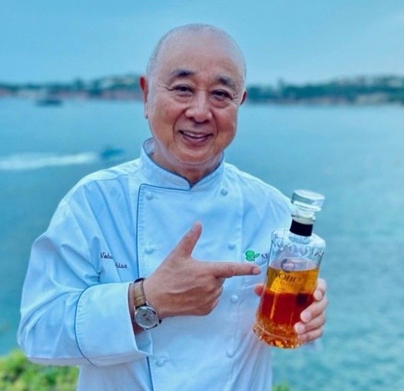 Ο chef Nobu Matsuhisa με την τεκίλα Nobu που δημιούργησε ο ίδιος με το brand Qui.