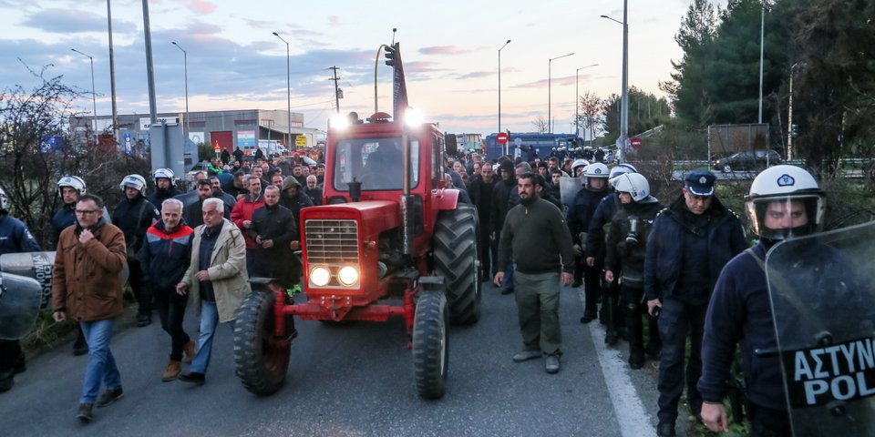 Αγρότες στον Πλατύκαμπο Λάρισας / Φωτογραφία: Eurokinissi