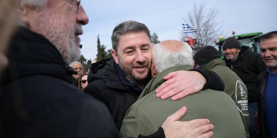 Ο Νίκος Ανδρουλάκης με αγρότες στην Ημαθία -Φωτογραφία: Γ.Τ ΠΑΣΟΚ-ΚΙΝΑΛ ΙΩΑΝΝΟΥ ΔΗΜΗΤΡΗΣ