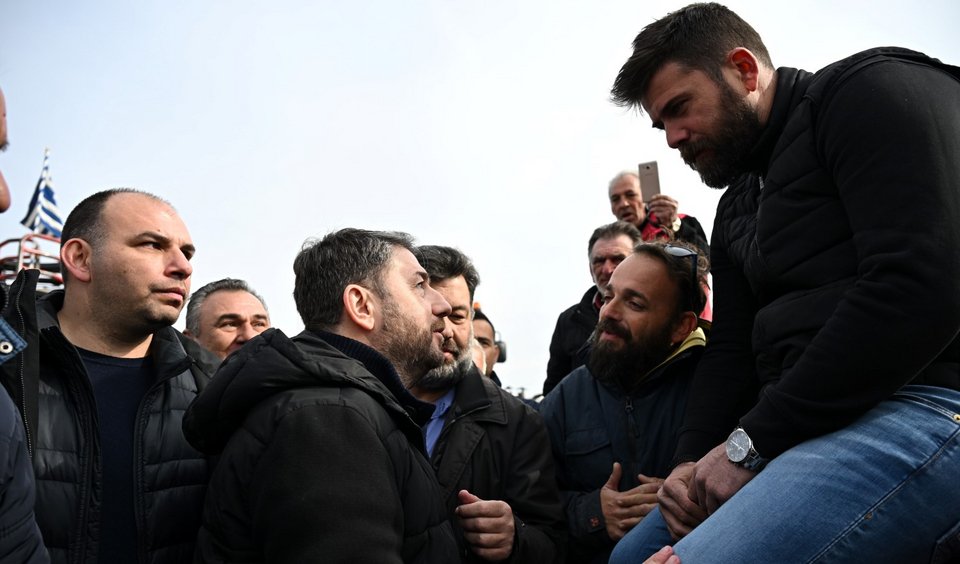 Ο Νίκος Ανδρουλάκης με αγρότες στην Ημαθία -Φωτογραφία: Γ.Τ ΠΑΣΟΚ-ΚΙΝΑΛ ΙΩΑΝΝΟΥ ΔΗΜΗΤΡΗΣ