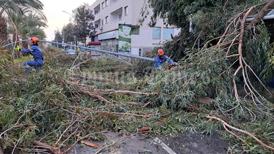 Κύπρος: Ανεμοστρόβιλος στη Λεμεσό - Έκλεισε σημείο του παραλιακού δρόμου - ΦΩΤΟ