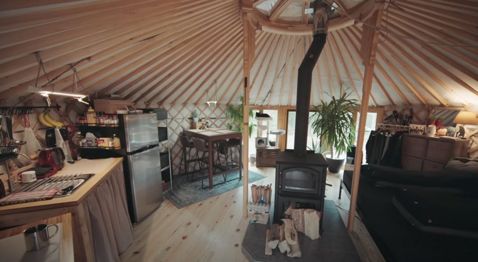 To εσωτερικό της γιούρτας