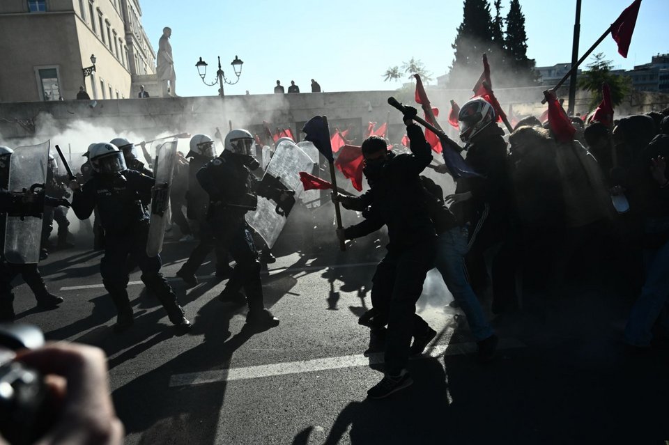 Ένταση στο πανεκπαιδευτικό συλλαλητήριο -Επεισόδια στο Σύνταγμα