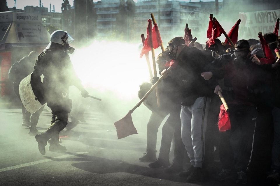 Ένταση στο πανεκπαιδευτικό συλλαλητήριο -Επεισόδια στο Σύνταγμα