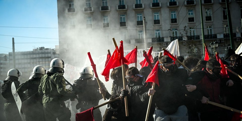 Ένταση στο πανεκπαιδευτικό συλλαλητήριο -Επεισόδια στο Σύνταγμα