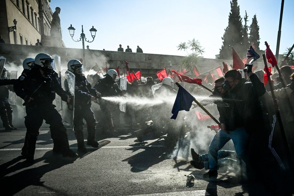 Ένταση στο πανεκπαιδευτικό συλλαλητήριο -Επεισόδια στο Σύνταγμα