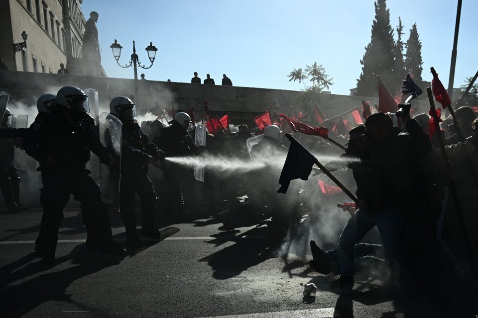 Ένταση στο πανεκπαιδευτικό συλλαλητήριο -Επεισόδια στο Σύνταγμα