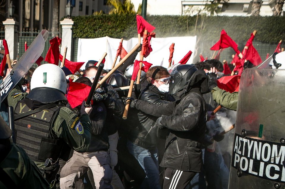 Ένταση στο πανεκπαιδευτικό συλλαλητήριο -Επεισόδια στο Σύνταγμα
