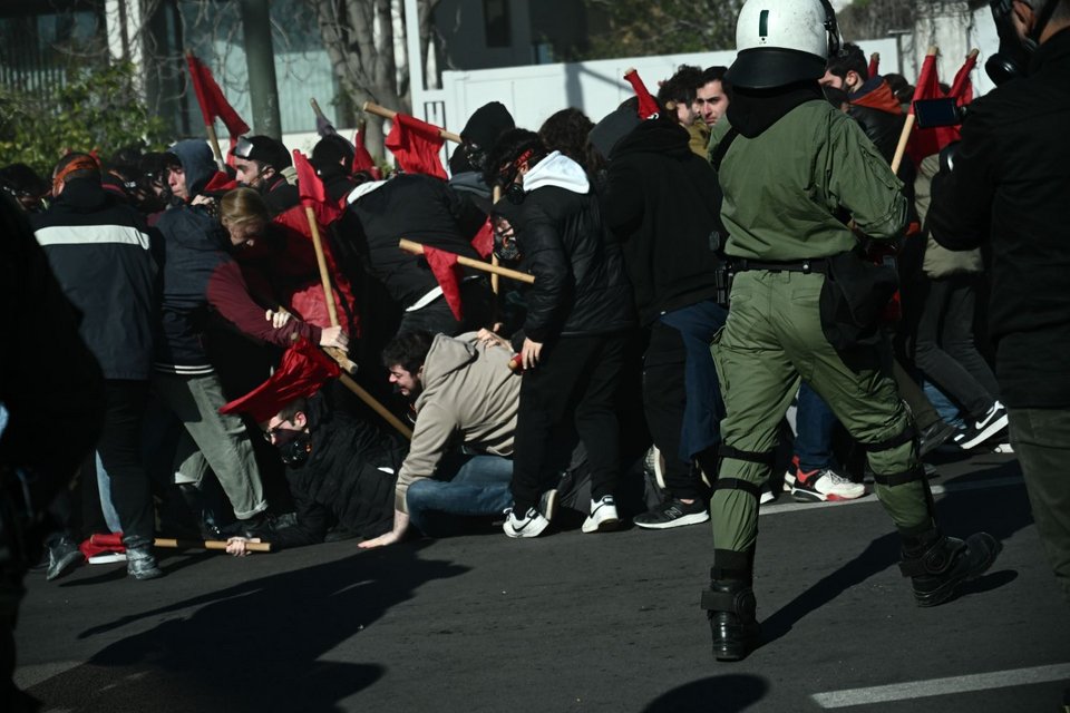 Ένταση στο πανεκπαιδευτικό συλλαλητήριο -Επεισόδια στο Σύνταγμα