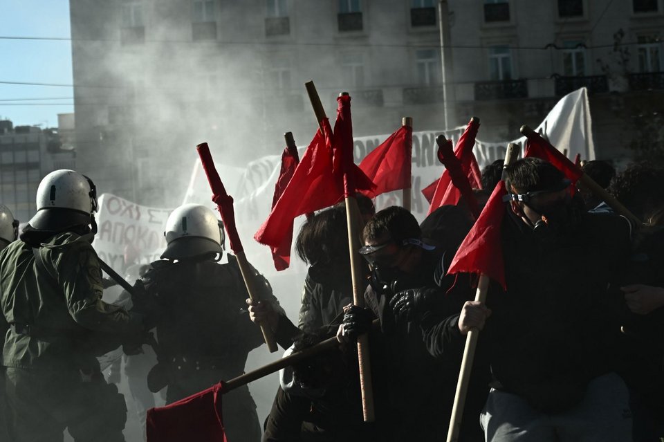 Ένταση στο πανεκπαιδευτικό συλλαλητήριο -Επεισόδια στο Σύνταγμα