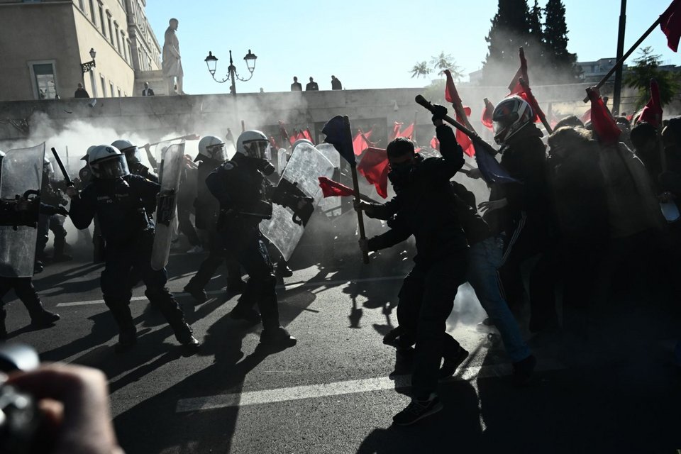 Ένταση στο πανεκπαιδευτικό συλλαλητήριο -Επεισόδια στο Σύνταγμα