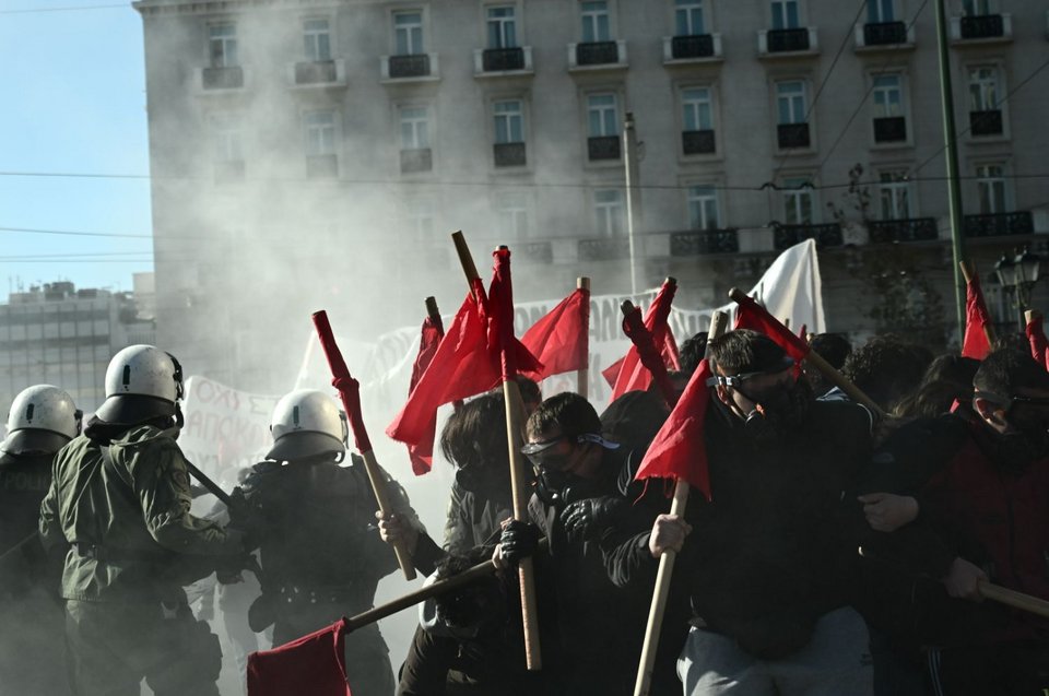 Ένταση στο πανεκπαιδευτικό συλλαλητήριο -Επεισόδια στο Σύνταγμα