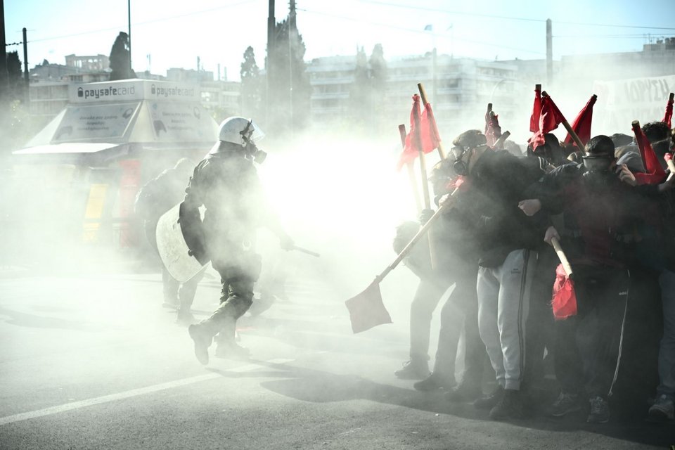 Ένταση στο πανεκπαιδευτικό συλλαλητήριο -Επεισόδια στο Σύνταγμα