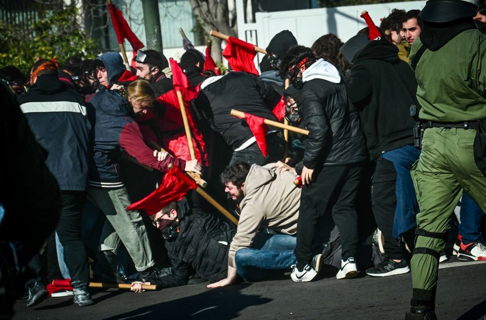 Ένταση στο πανεκπαιδευτικό συλλαλητήριο -Επεισόδια στο Σύνταγμα