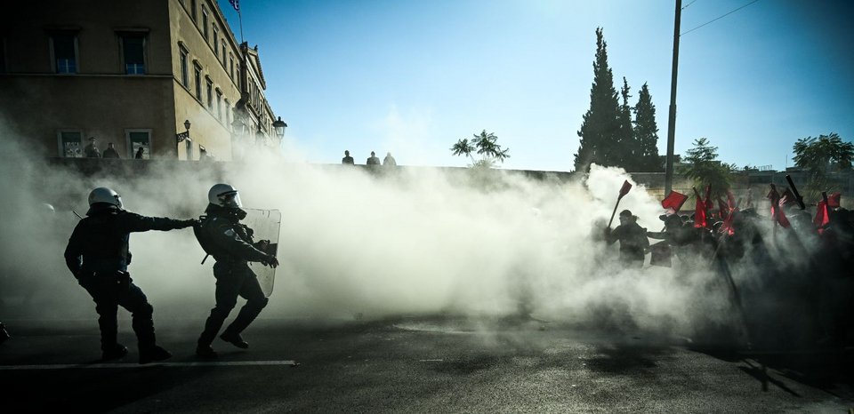 Ένταση στο πανεκπαιδευτικό συλλαλητήριο -Επεισόδια στο Σύνταγμα