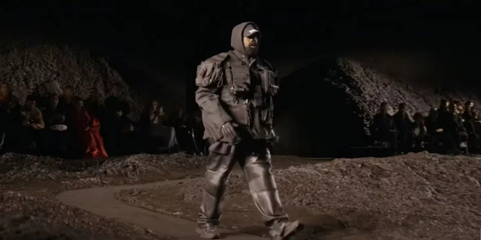 Ο Kanye West στην πασαρέλα του Balenciaga