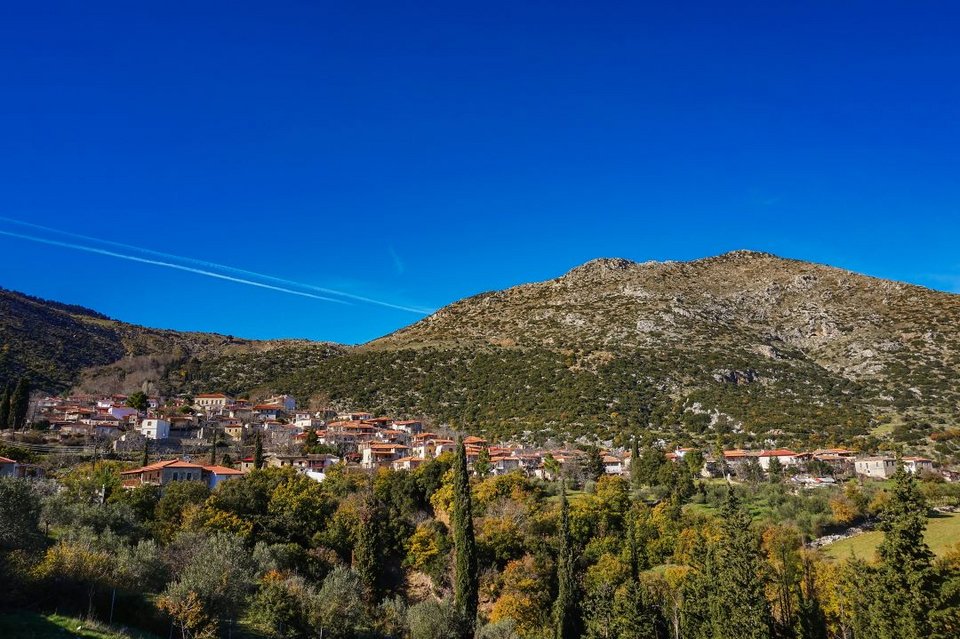 Καρυές Πάρνωνας γραφικό χωριό