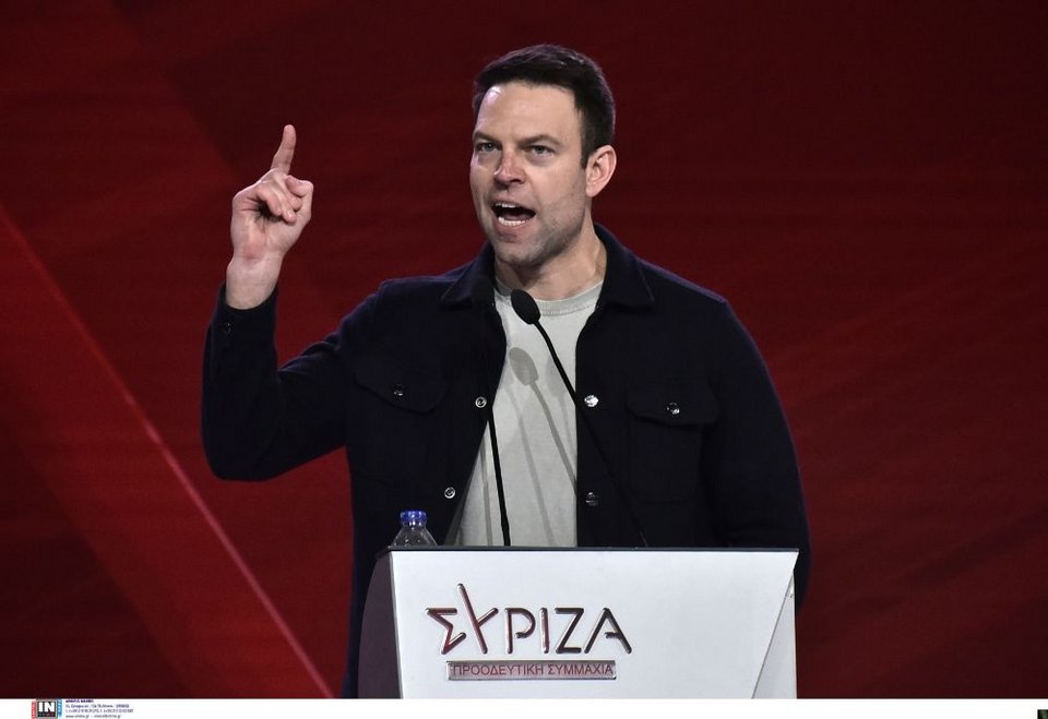 O Στέφανος Κασσελάκης στην ομιλία της Γεροβασίλη που ανακοίνωσε υποψηφιότητα