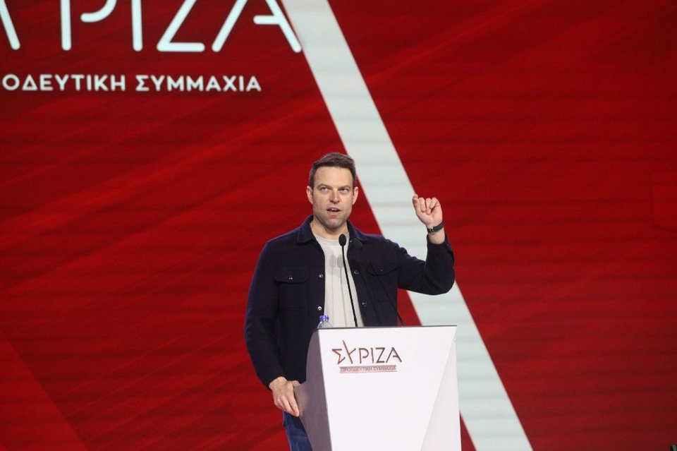 O Στέφανος Κασσελάκης στην ομιλία της Γεροβασίλη που ανακοίνωσε υποψηφιότητα