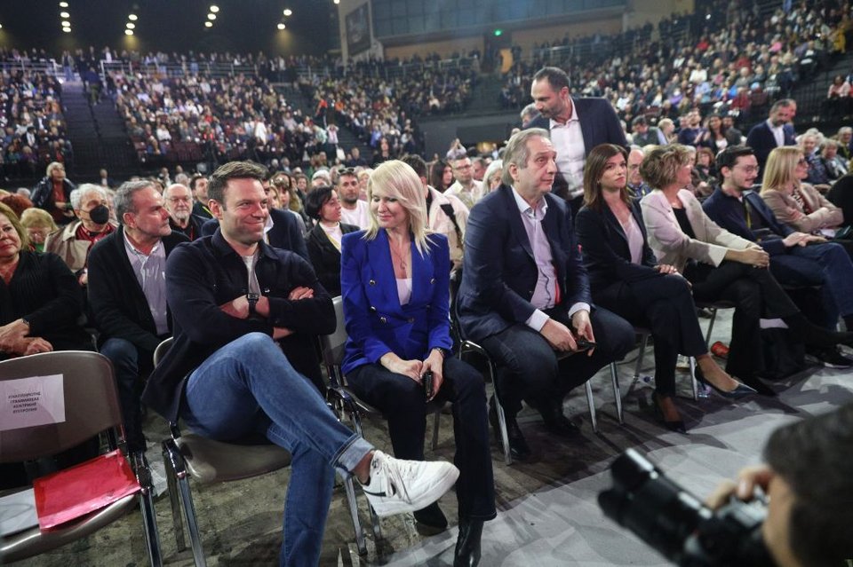 Εντάσεις, αψιμαχίες, φωνές αλλά και selfies, χαμόγελα, πηγαδάκια -Η 3η ημέρα του Συνεδρίου ΣΥΡΙΖΕ σε φωτό-βίντεο