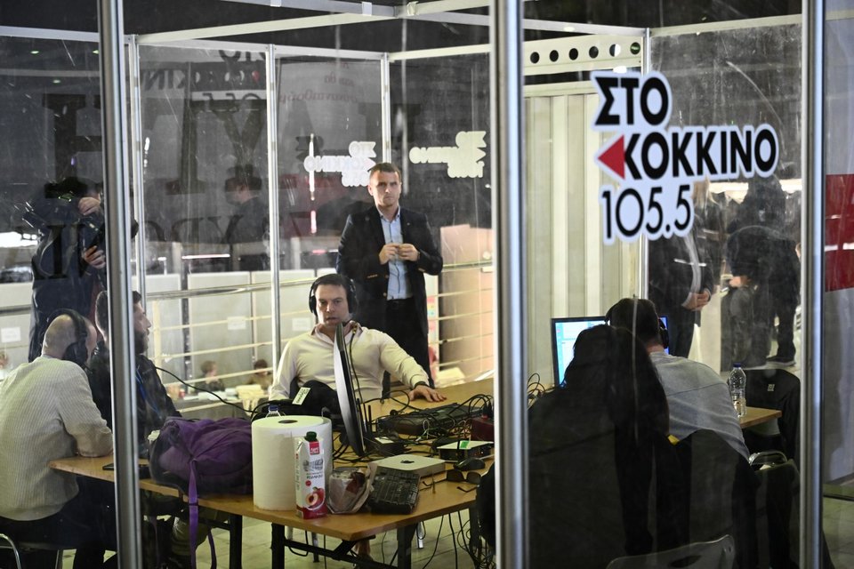 Ο Στέφανος Κασσελάκης στον ρ/σ/ Στο Κόκκινο -Φωτογραφία: ΓΙΩΡΓΟΣ ΚΟΝΤΑΡΙΝΗΣ/EUROKINISSI