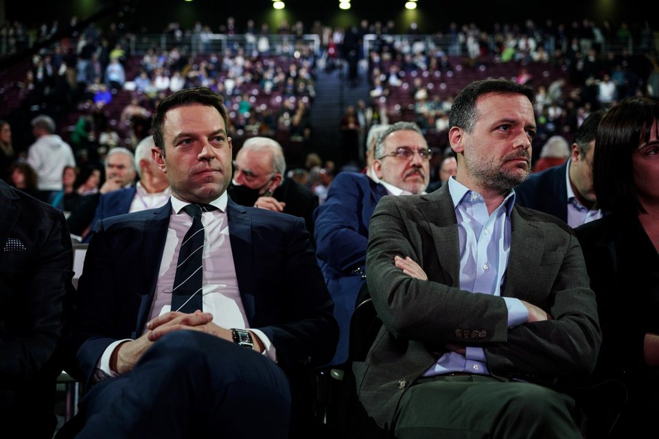 Δίπλα-δίπλα ο Στέφανος Κασσελάκης και ο Χάρης Δούκας
