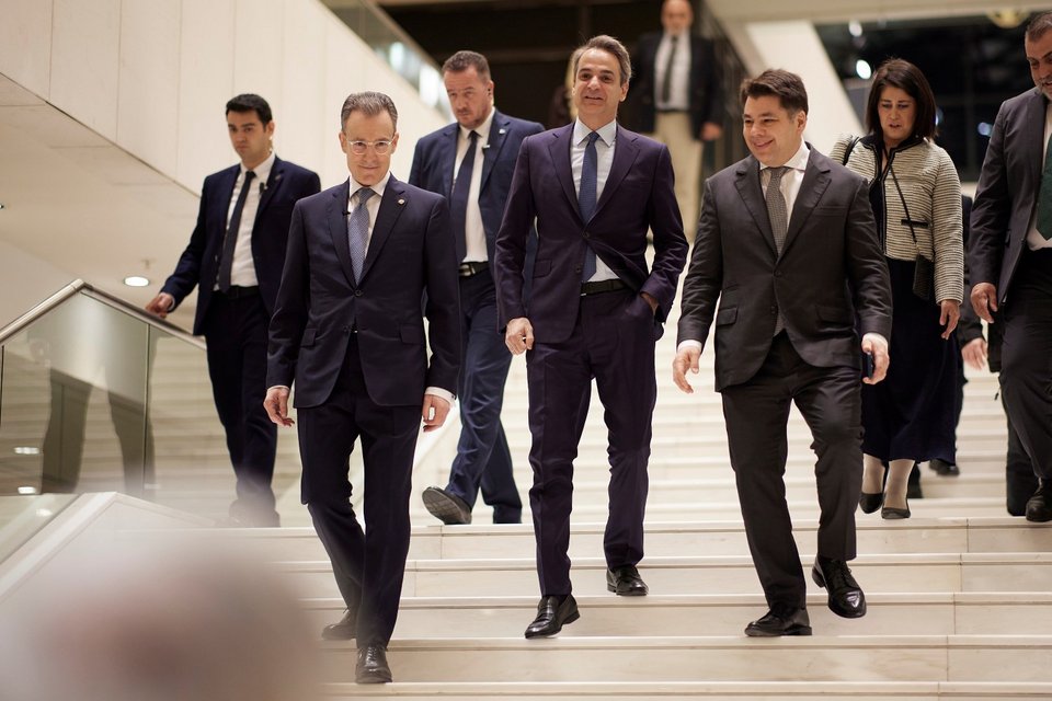 Κυριάκος Μητσοτάκης, Νίκος Μπακατσέλος και Τζορτζ Τσούνης -Φωτογραφία: Δημήτρης Παπαμήτσος /Γρ. Τύπου Πρωθυπουργού