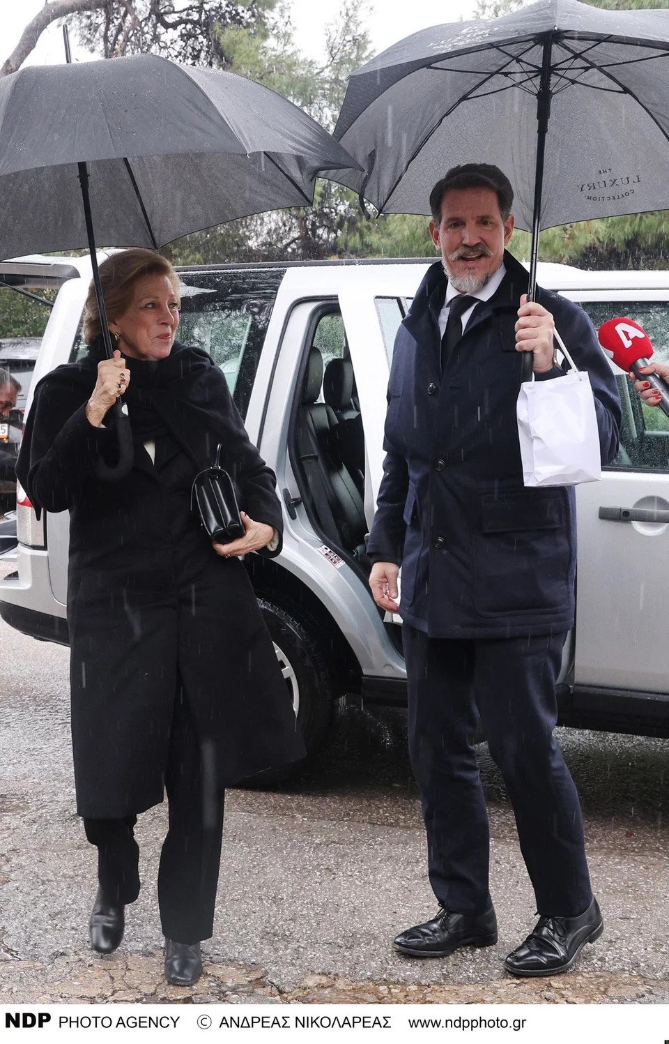 Η Άννα Μαρία και ο Παύλος Γλίξμπουργκ στο ετήσιο μνημόσυνο του τέως βασιλιά Κωνσταντίνου τον περασμένο μήνα στο Τατόι