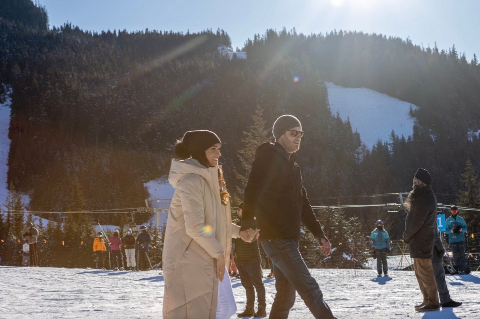 O πρίγκιπας Χάρι με την σύζυγό του Μέγκαν Μαρκλ στο Χειμερινό προπονητικό κέντρο του Γουίστλερ