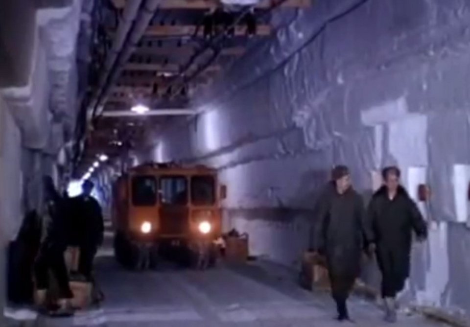 Με την κωδική ονομασία Project Iceworm, οι ΗΠΑ σχεδίαζαν να αποθηκεύσουν εκατοντάδες βαλλιστικούς πυραύλους που θα μπορούσαν να εκτοξευθούν για να πλήξουν στόχους στο εσωτερικό της ΕΣΣΔ