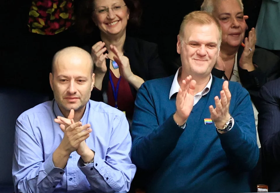 proto zeugari tha pantreutei stin ellada.jpg