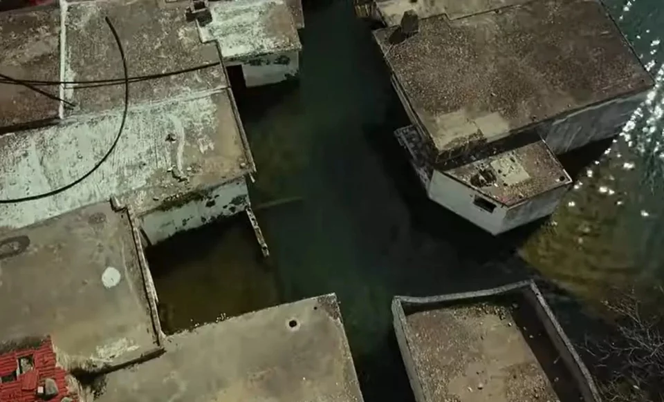 Καθώς η στάθμη του νερού ανεβαίνει και κατεβαίνει, το χωριό Σφεντύλη εξαφανίζεται και εμφανίζεται