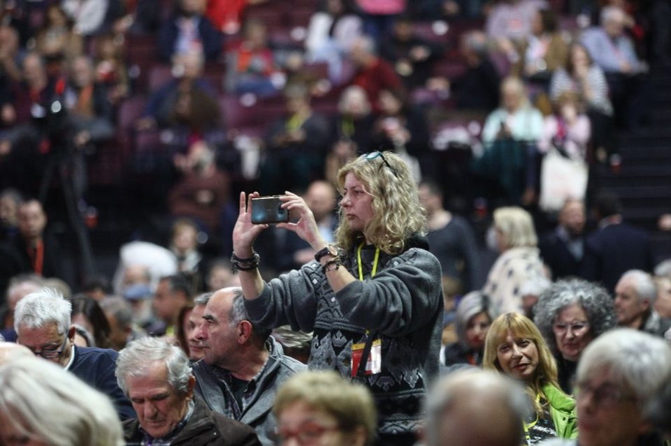 Εντάσεις, αψιμαχίες, φωνές αλλά και selfies, χαμόγελα, πηγαδάκια -Η 3η ημέρα του Συνεδρίου ΣΥΡΙΖΕ σε φωτό-βίντεο