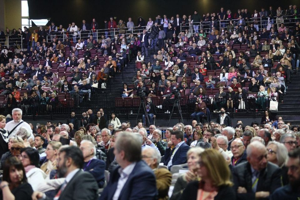 Εντάσεις, αψιμαχίες, φωνές αλλά και selfies, χαμόγελα, πηγαδάκια -Η 3η ημέρα του Συνεδρίου ΣΥΡΙΖΕ σε φωτό-βίντεο