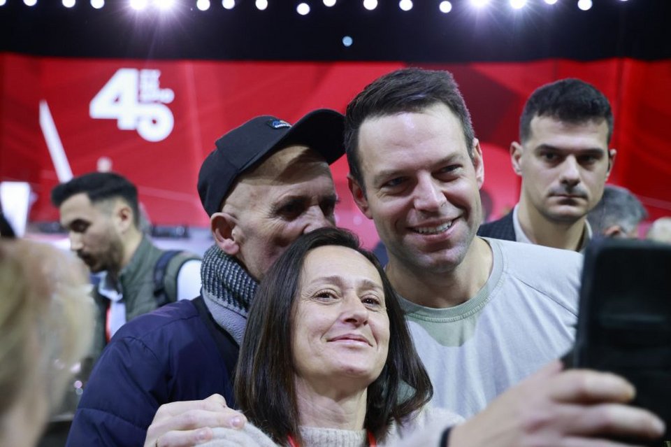 Εντάσεις, αψιμαχίες, φωνές αλλά και selfies, χαμόγελα, πηγαδάκια -Η 3η ημέρα του Συνεδρίου ΣΥΡΙΖΕ σε φωτό-βίντεο